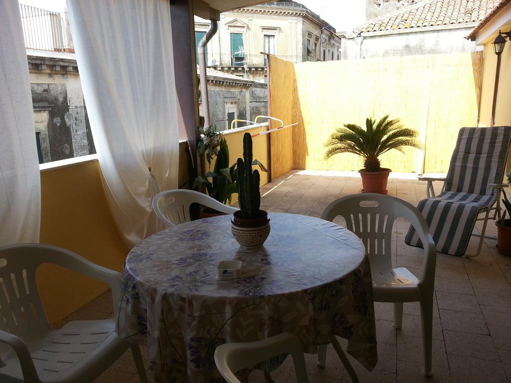 La Via Del Mare - Acireale Centro Storico Lägenhet Rum bild